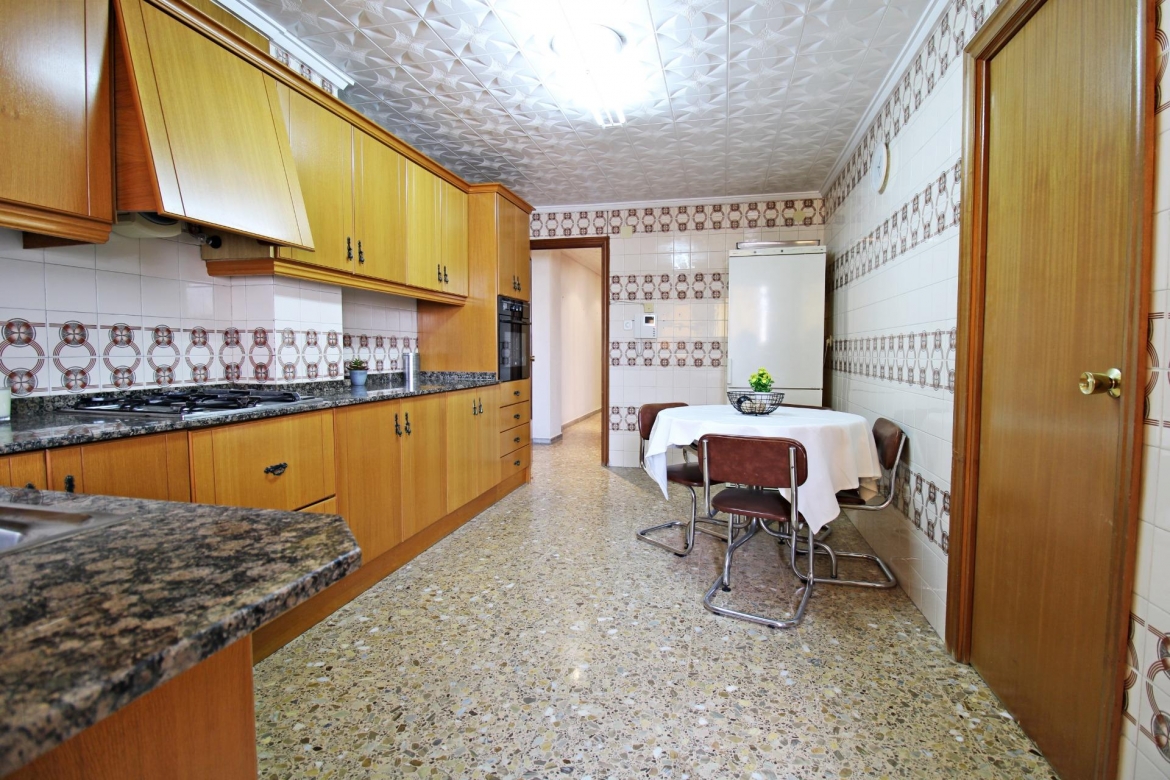 ¡ ESPECTACULAR VIVIENDA JUNTO AMBULATORIO SAN FERMÍN, 140 M2, VISTAS DESPEJADAS !