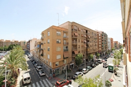 ¡ ESPECTACULAR VIVIENDA JUNTO AMBULATORIO SAN FERMÍN, 140 M2, VISTAS DESPEJADAS !