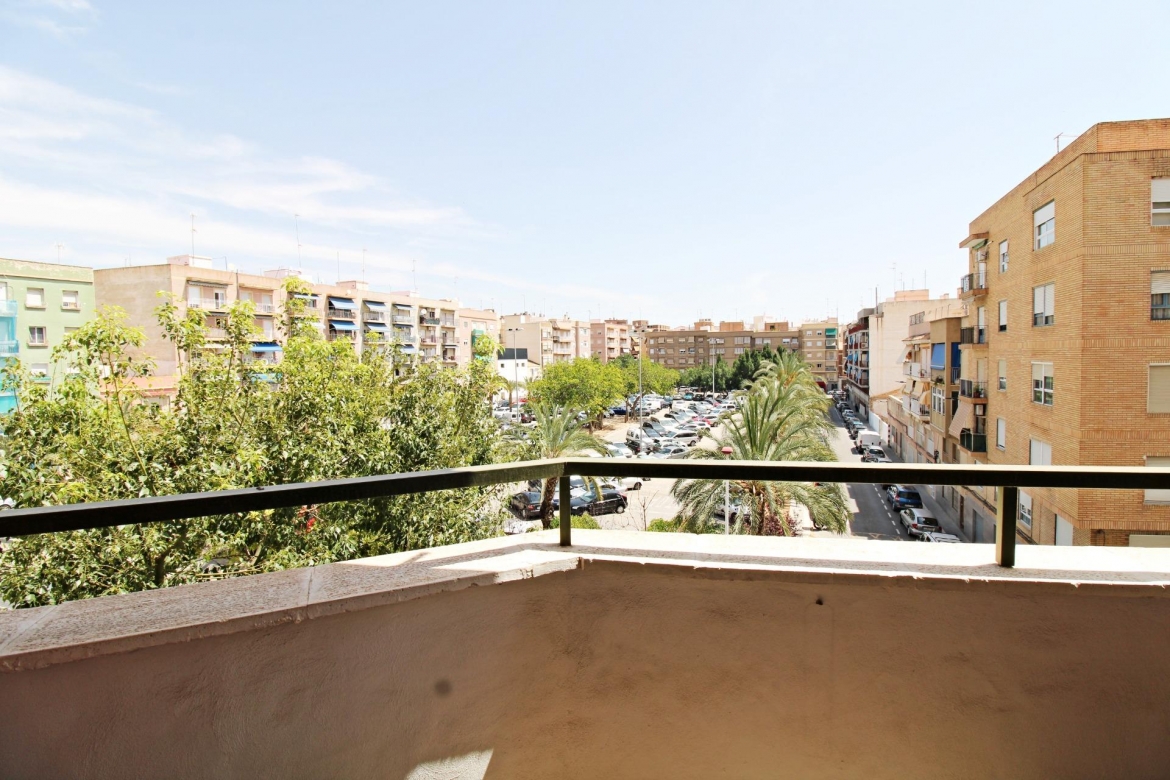 ¡ ESPECTACULAR VIVIENDA JUNTO AMBULATORIO SAN FERMÍN, 140 M2, VISTAS DESPEJADAS !