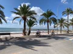 A 120 METROS DE LA PLAYA, PISO EN PLANTA BAJA DE 3 DORMITORIOS AMUEBLADA Y CON ELECTRODOMÉSTICOS