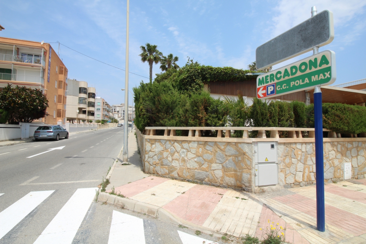 A 120 METROS DE LA PLAYA, PISO EN PLANTA BAJA DE 3 DORMITORIOS AMUEBLADA Y CON ELECTRODOMÉSTICOS