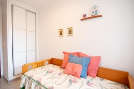 Apartamento en el puerto de Santa Pola, de dos habitaciones y un baño, rodeada de todos los servicio