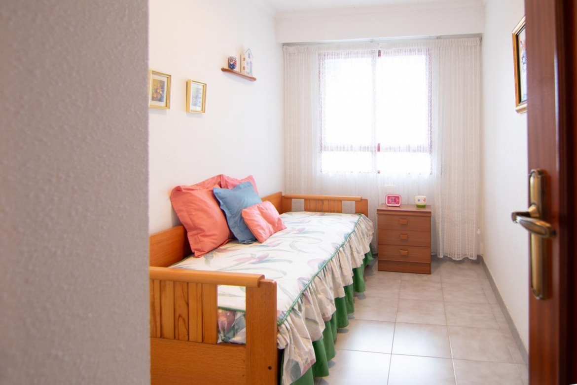 Apartamento en el puerto de Santa Pola, de dos habitaciones y un baño, rodeada de todos los servicio