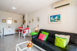 Apartamento en el puerto de Santa Pola, de dos habitaciones y un baño, rodeada de todos los servicio