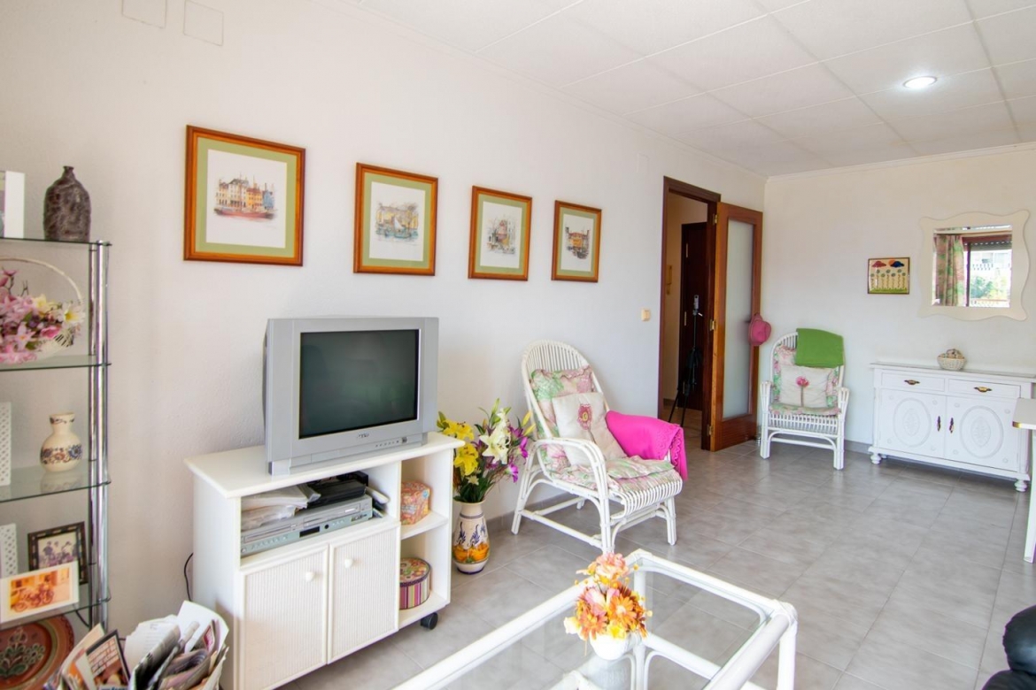 Apartamento en el puerto de Santa Pola, de dos habitaciones y un baño, rodeada de todos los servicio