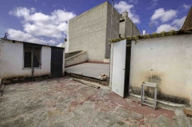 CASA EN VENTA EN CREVILLENTE, ZONA CALVARIO. PLANTA BAJA REFORMADA, PRIMERA PLANTA PARA REFORMAR