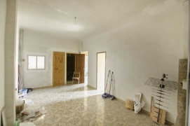 CASA EN VENTA EN CREVILLENTE, ZONA CALVARIO. PLANTA BAJA REFORMADA, PRIMERA PLANTA PARA REFORMAR