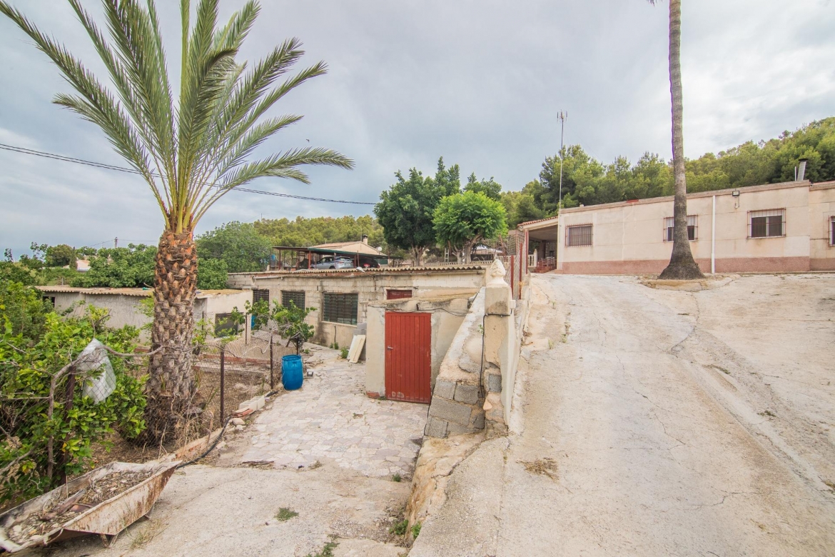 ¡CHALET A LA VENTA EN LA ZONA DE CARRÚS ITV!