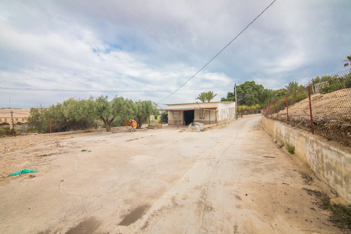 ¡CHALET A LA VENTA EN LA ZONA DE CARRÚS ITV!