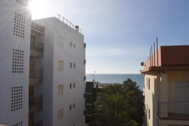 Espectacular piso con terraza, vistas al mar, piscina y 2 plazas de garaje en la zona de Santiago Be