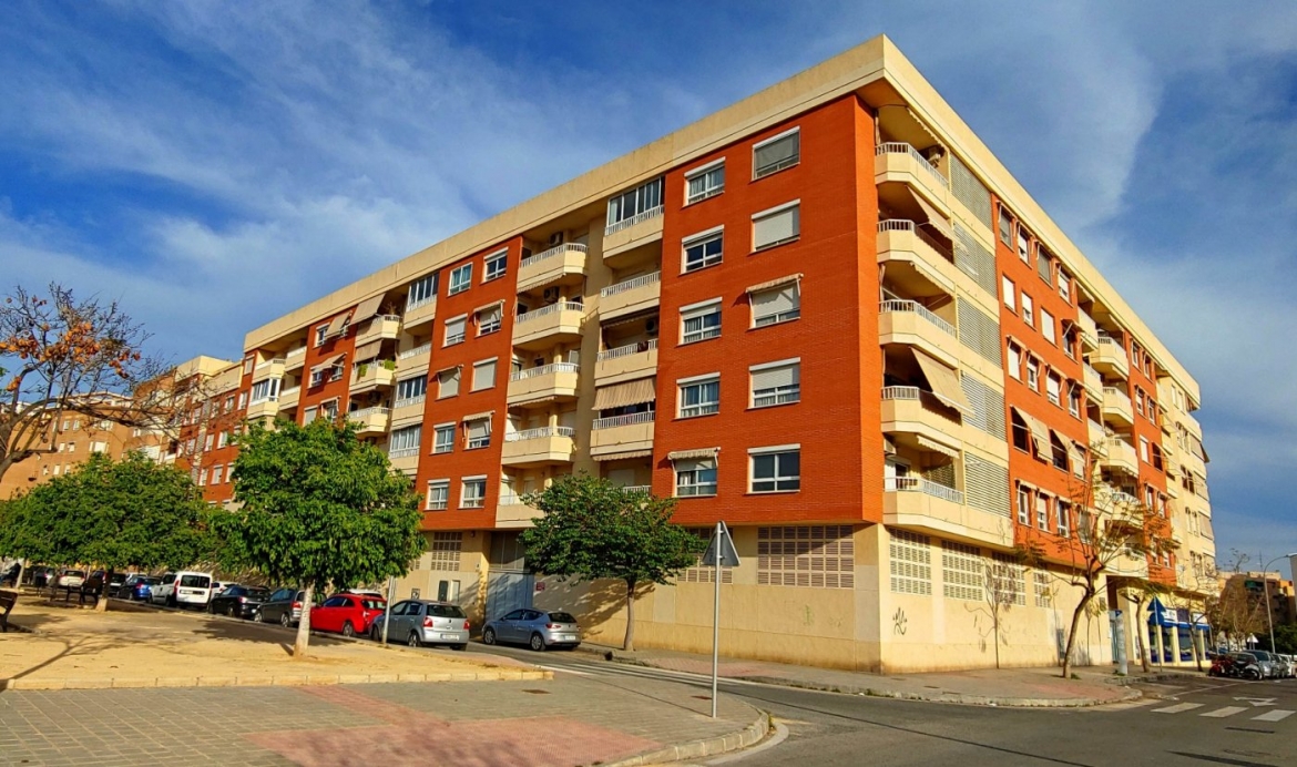 Piso con parking, piscina y vistas al parque