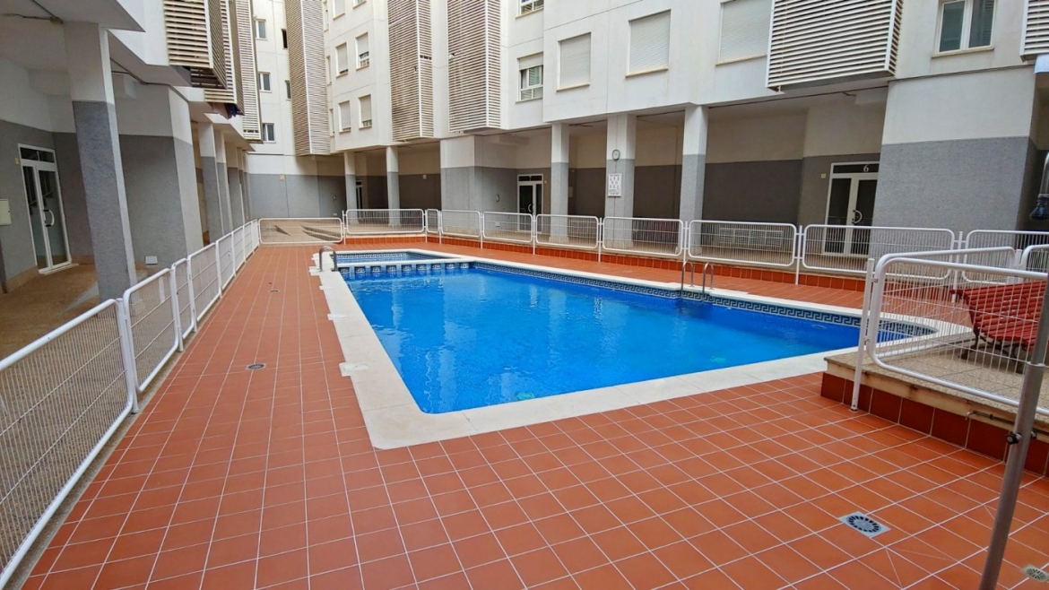 Piso con parking, piscina y vistas al parque