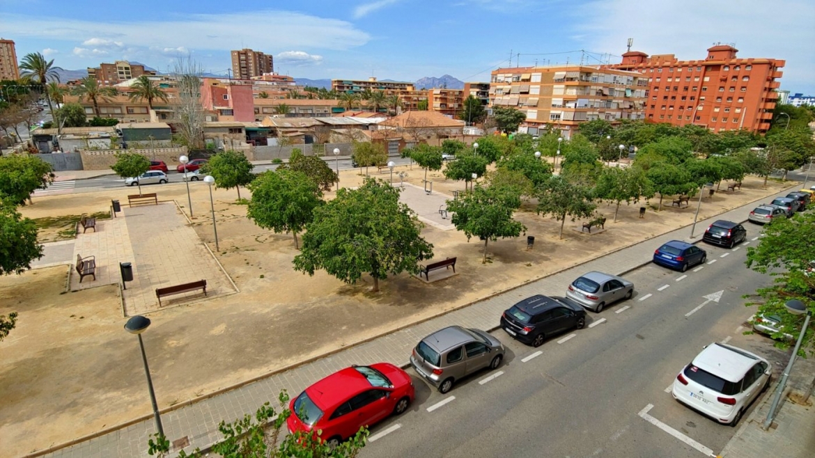 Piso con parking, piscina y vistas al parque