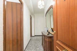 Se vende amplio piso de 4 habitaciones con ascensor y balcón junto Corazón de Jesús!!!!!