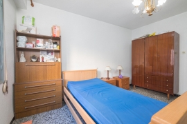 Se vende amplio piso de 4 habitaciones con ascensor y balcón junto Corazón de Jesús!!!!!