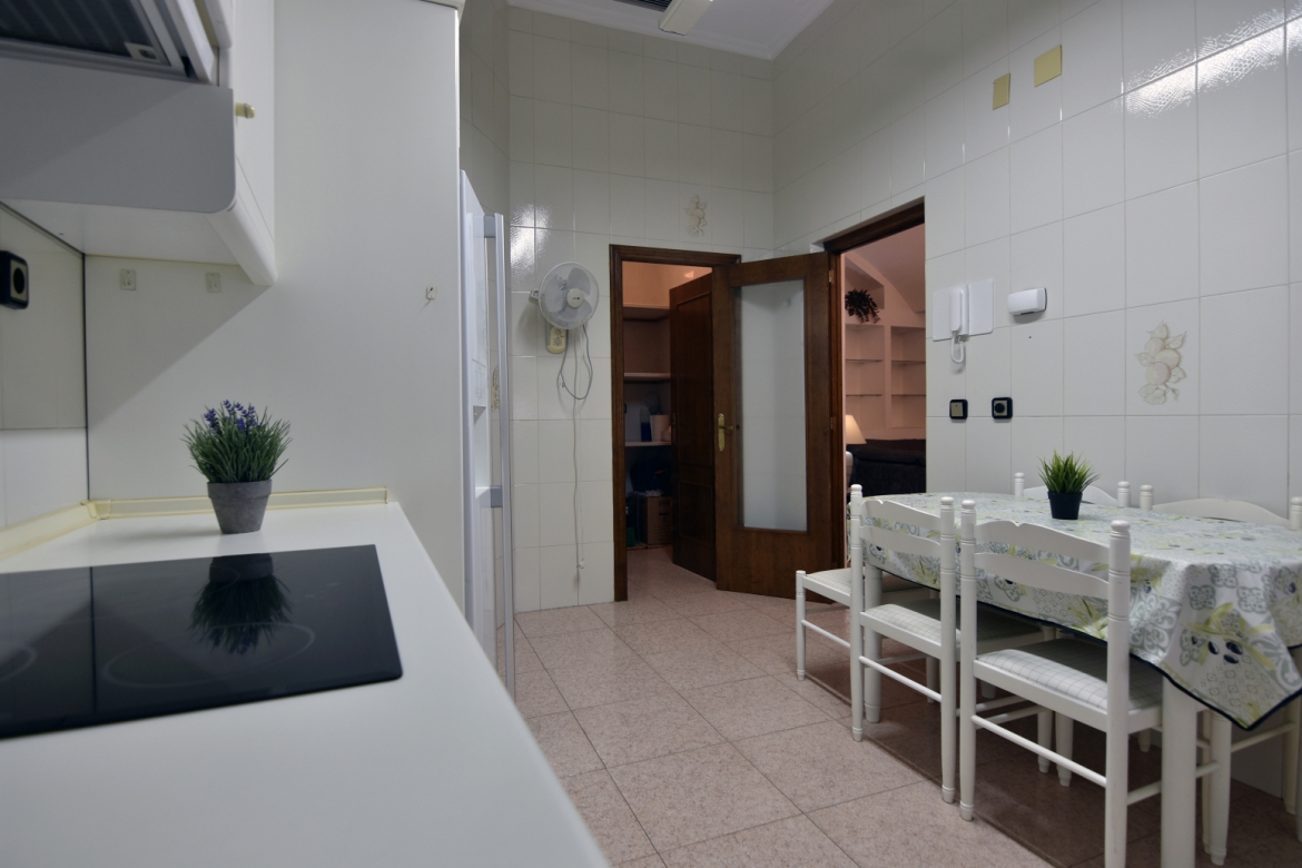 TE PRESENTAMOS EN EL CENTRO DE SANTA POLA, ESTA ESPACIOSA VIVIENDA PLANTA BAJA DUPLEX DE 5 DORMITORIOS CON GARAJE INCLUI