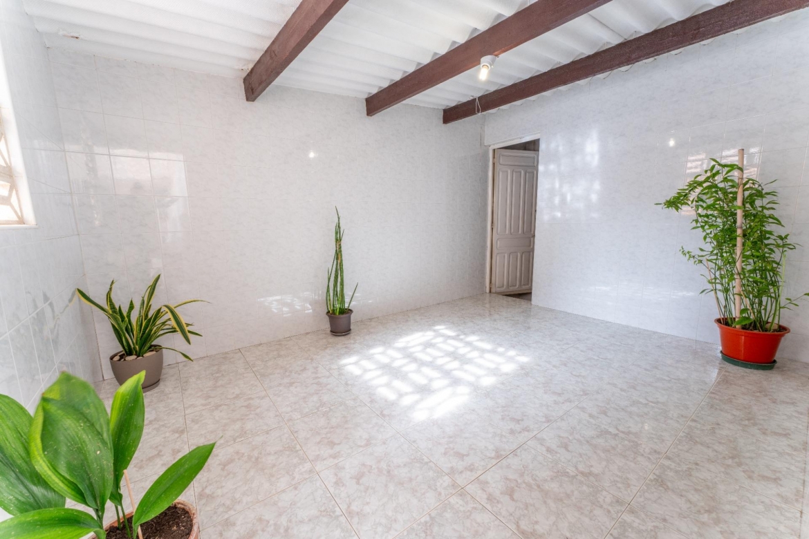 VIVIENDA CON LOCAL COMERCIAL y VADO