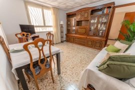 VIVIENDA CON LOCAL COMERCIAL y VADO