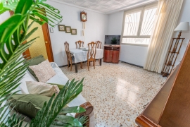 VIVIENDA CON LOCAL COMERCIAL y VADO