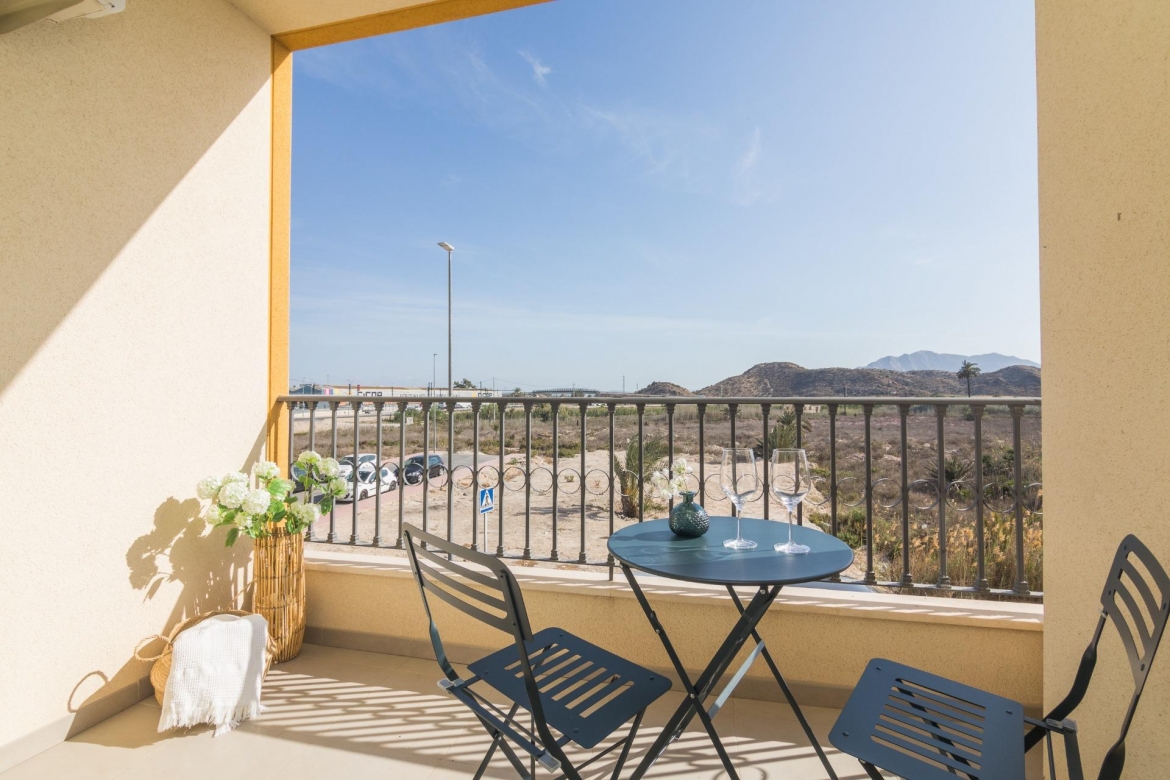 VIVIENDA EN URBANIZACIÓN CON PISCINA